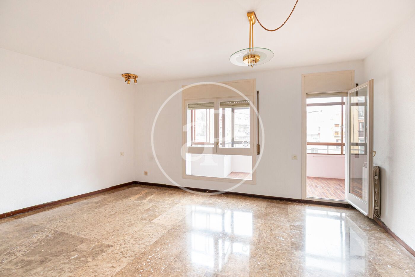 Sala d'estar de Pis en venda en  Barcelona Capital amb Calefacció i Balcó