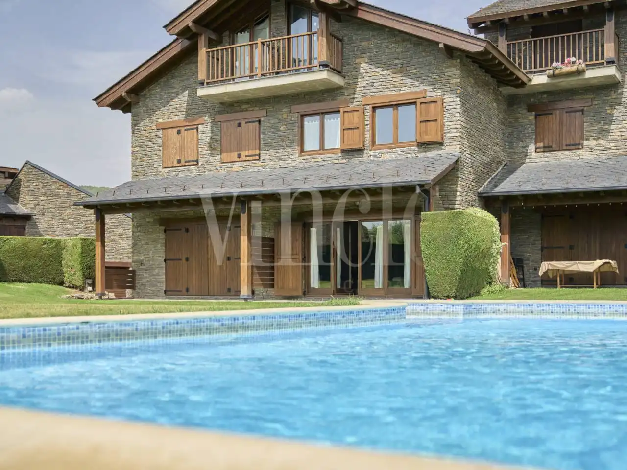Piscina de Casa adosada en venta en Bellver de Cerdanya con Calefacción, Parquet y Terraza