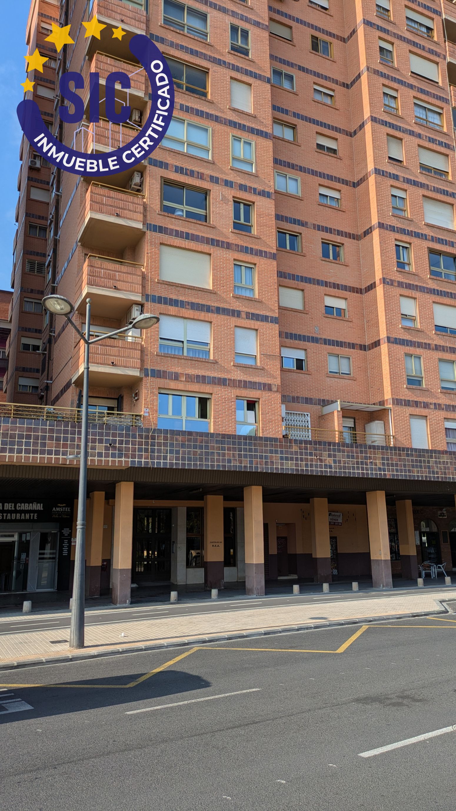 Vista exterior de Local en venda en  Valencia Capital