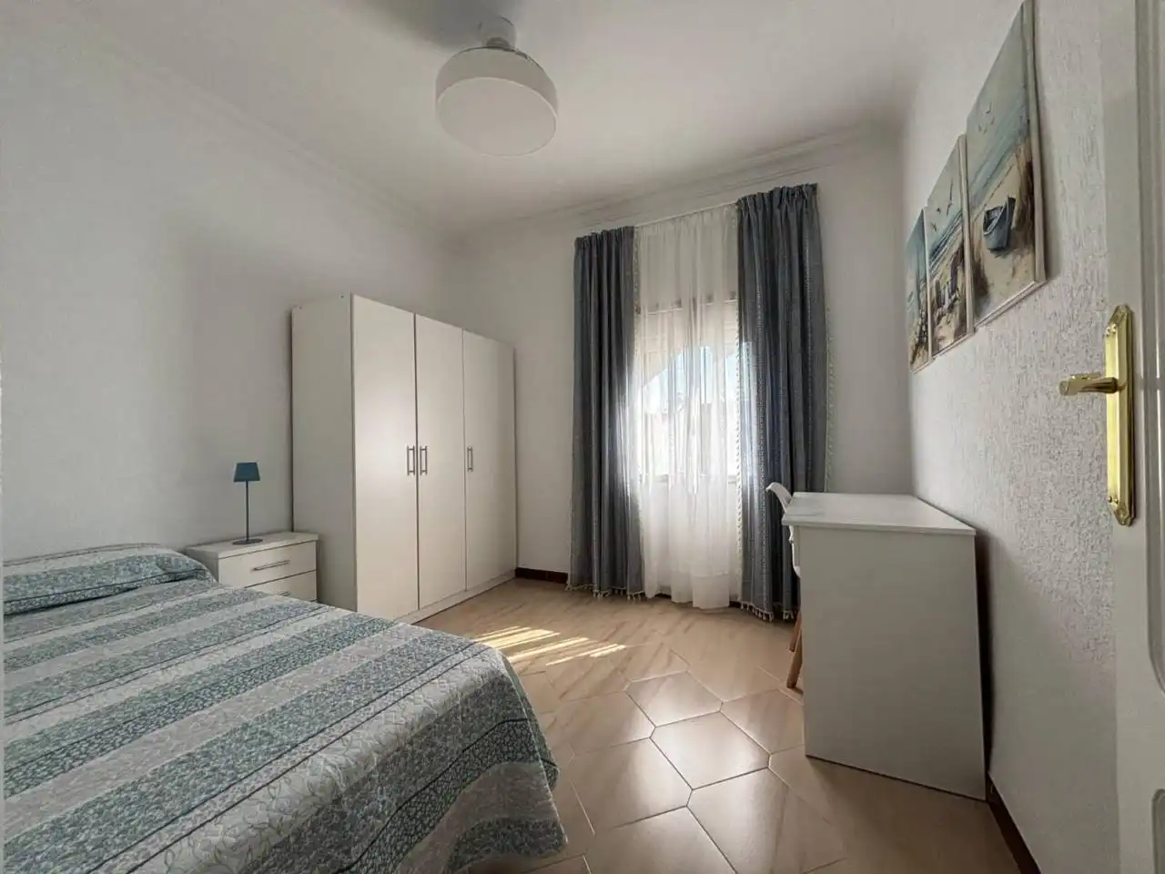 Habitación de Piso de alquiler en Huelva con Aire acondicionado, Trastero y Balcón