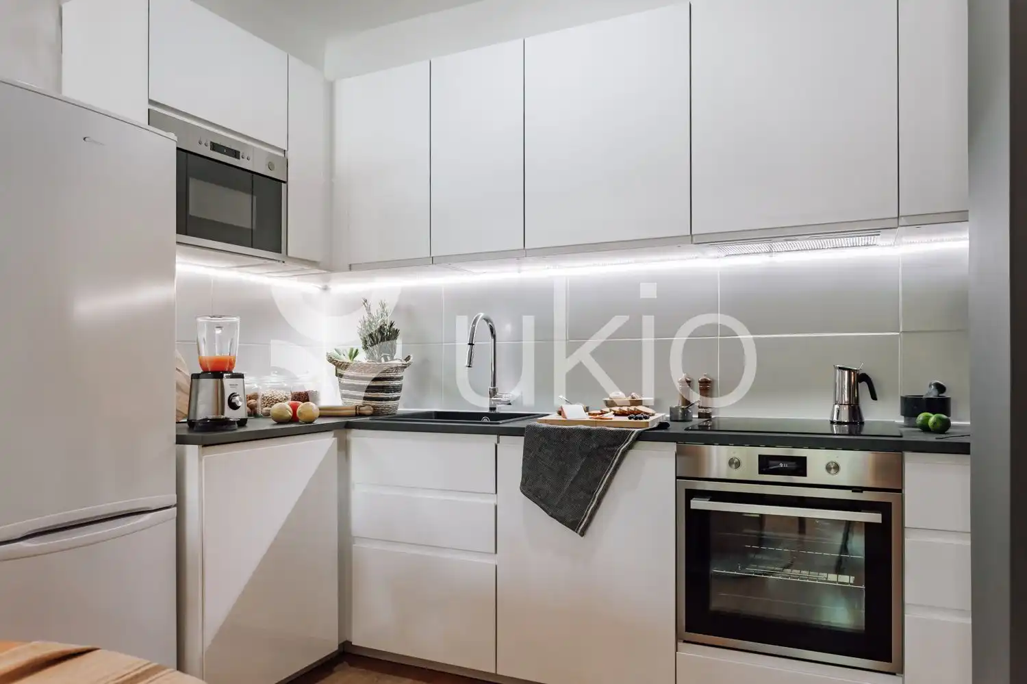 Cocina de Apartamento de alquiler en Barcelona con Aire acondicionado, Calefacción y Amueblado
