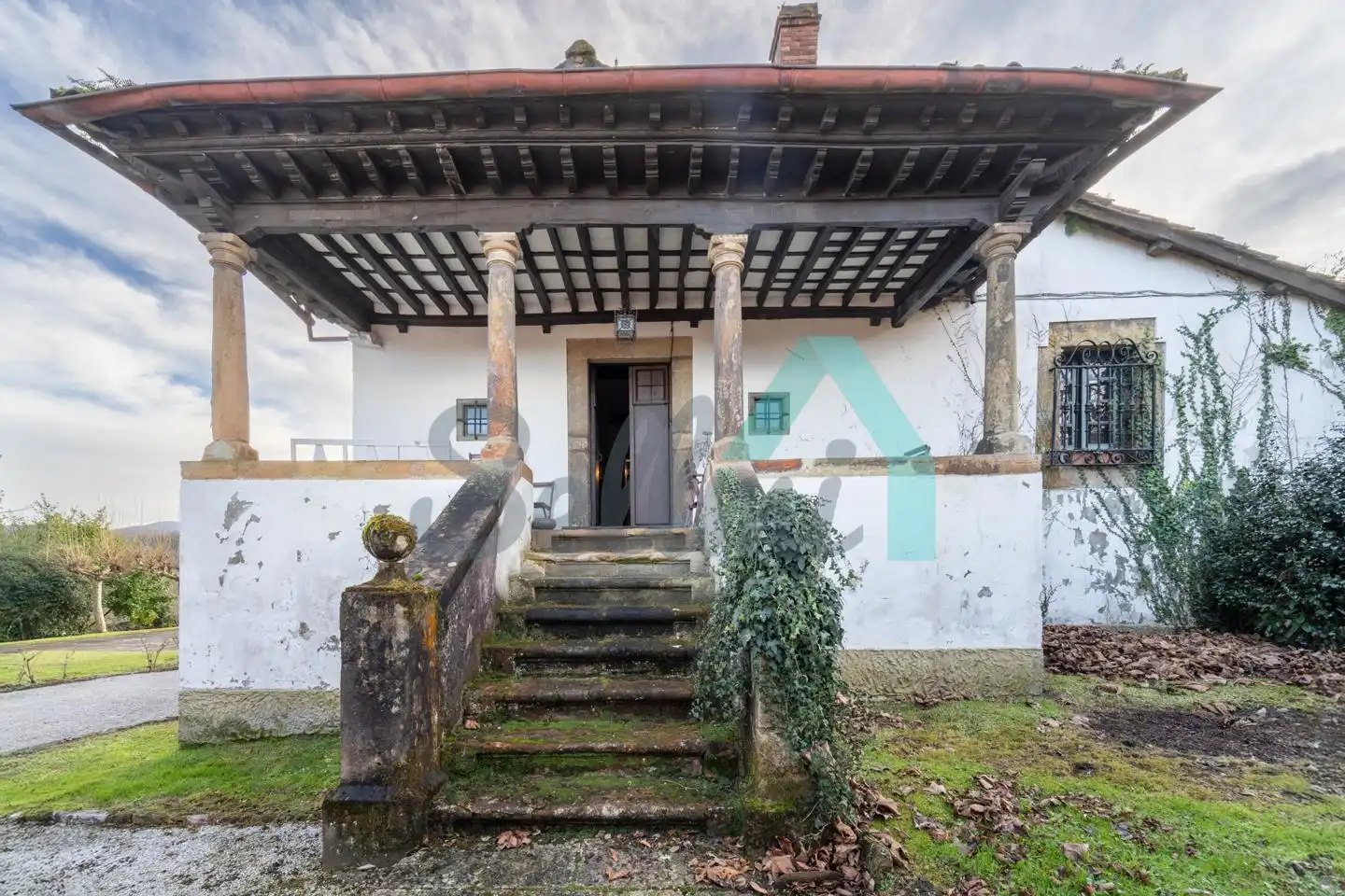 Vista exterior de Casa o chalet en venta en Oviedo  con Jardín privado y Balcón
