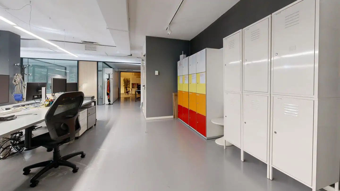 Office for sale in Madrid  with Air Conditioner, Heating and Storage room