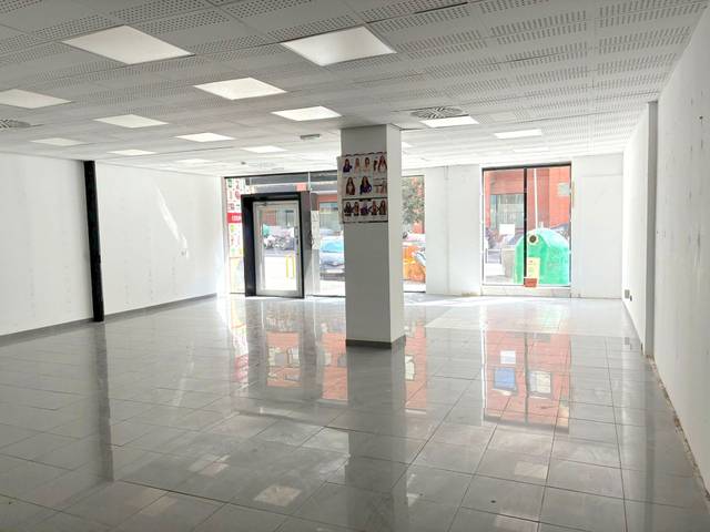 Local comercial en Alquiler en MAURICIO MORO PARETO en La Unión - Cruz de Humilladero - Los Tilos