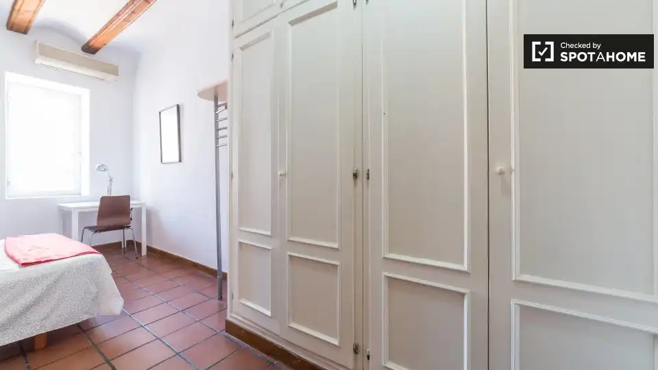 Wohnung zur untervermieten in Valencia mit Klimaanlage, Heizung und Möbliert