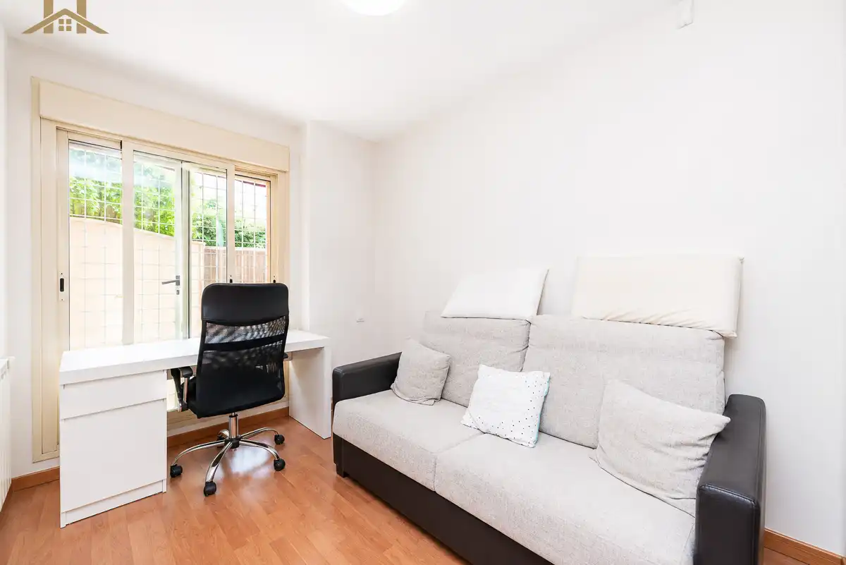 Habitación de Planta baja en venta en Arroyomolinos (Madrid) con Aire acondicionado, Calefacción y Jardín privado