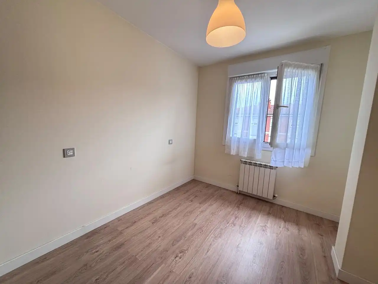 Schlafzimmer von Wohnung zur Miete in Gijón  mit Heizung und Möbliert