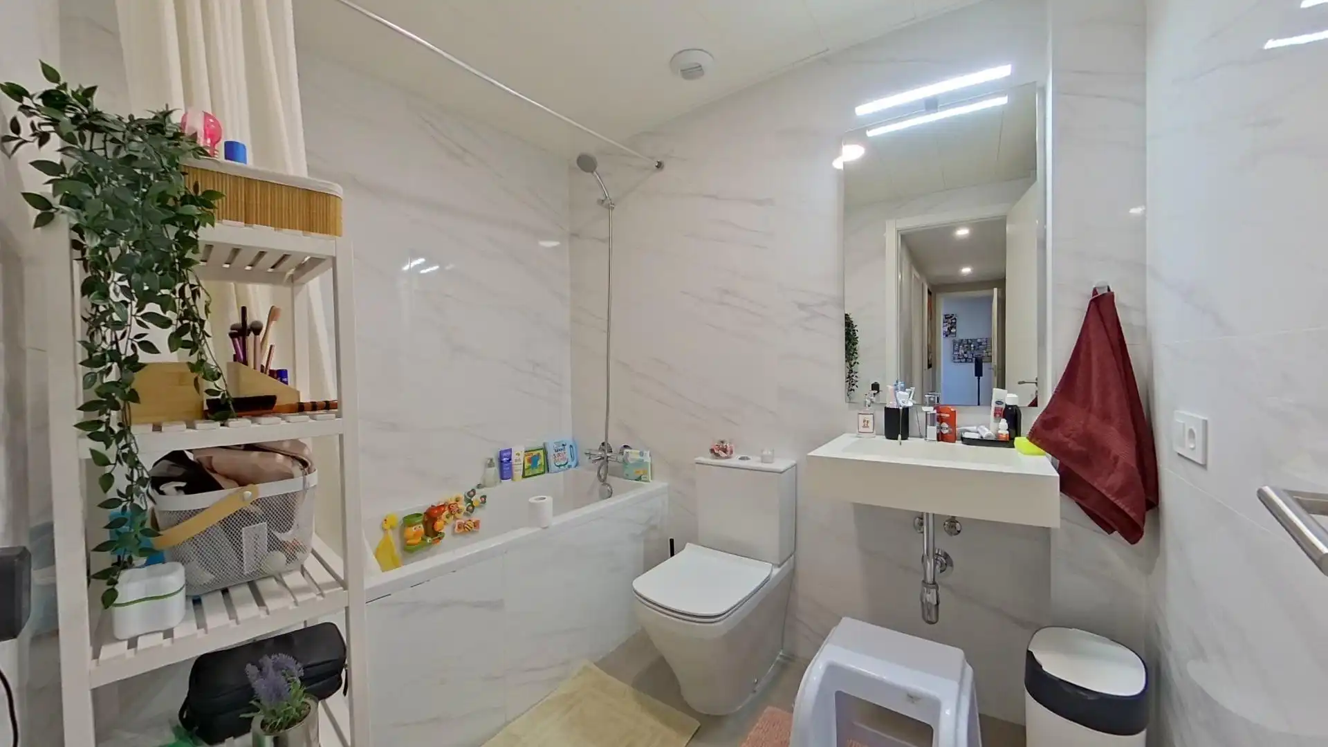 Baño de Piso de alquiler en Málaga con Aire acondicionado, Calefacción y Terraza