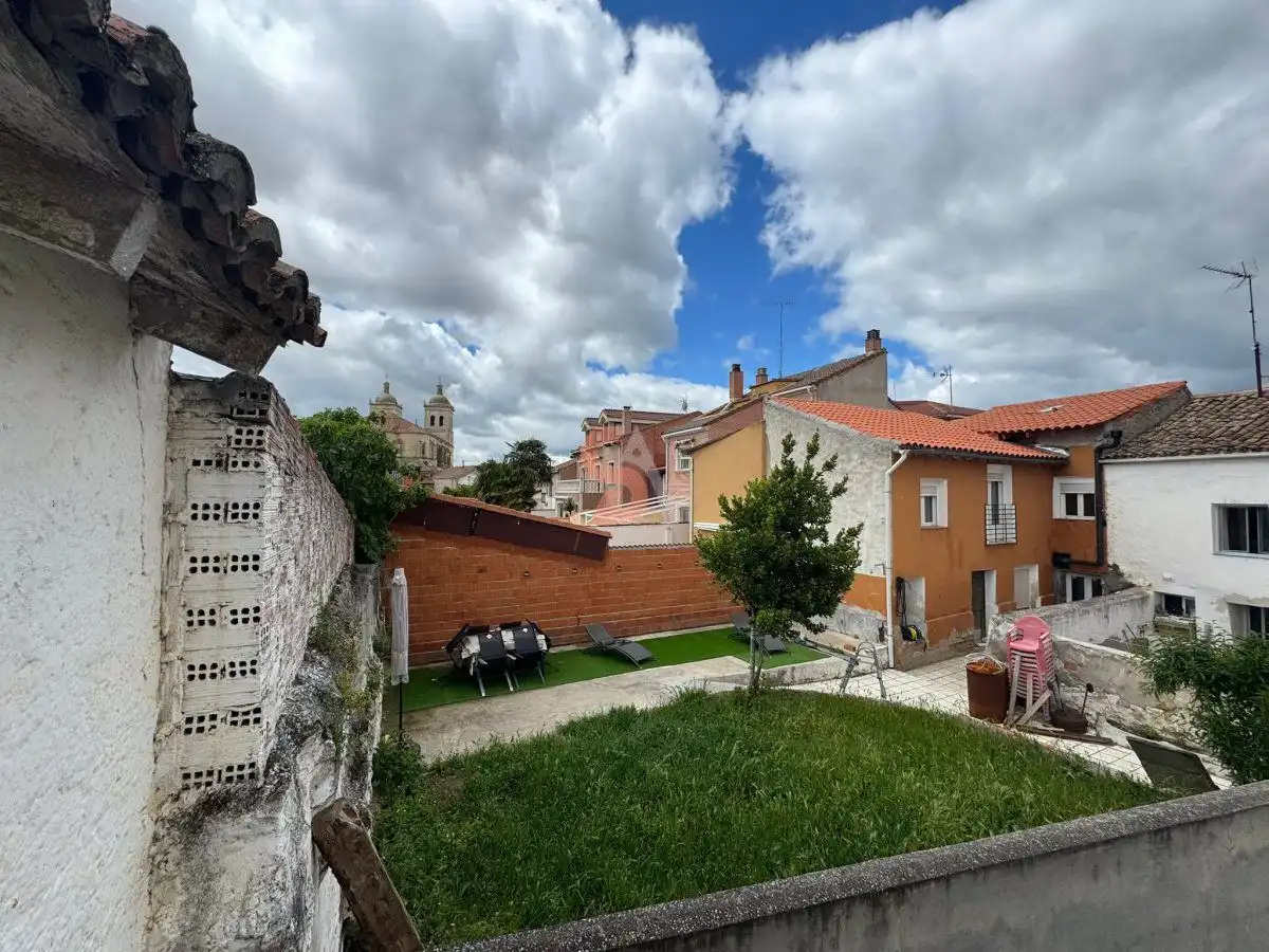 Jardín de Piso en venta en Cigales con Calefacción, Terraza y Trastero