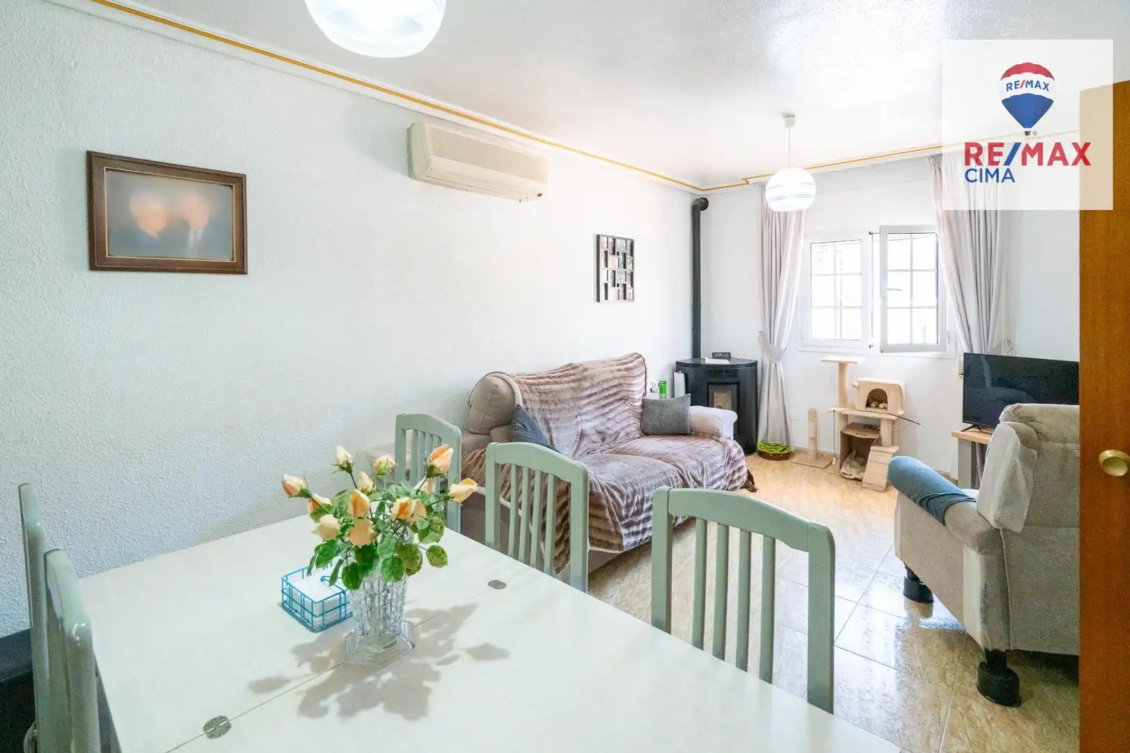 Sala de estar de Casa adosada en venta en Cuevas del Campo con Aire acondicionado, Calefacción y Terraza
