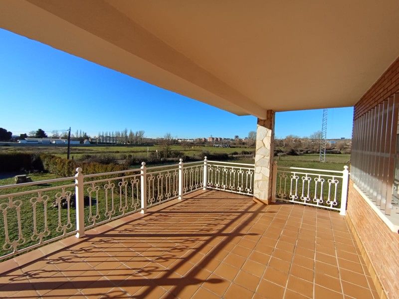 Terrassa de Casa o xalet en venda en Villaquilambre amb Calefacció i Terrassa