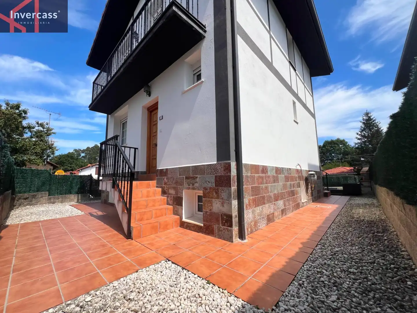 Vista exterior de Casa o chalet en venta en Castro-Urdiales con Calefacción, Jardín privado y Terraza