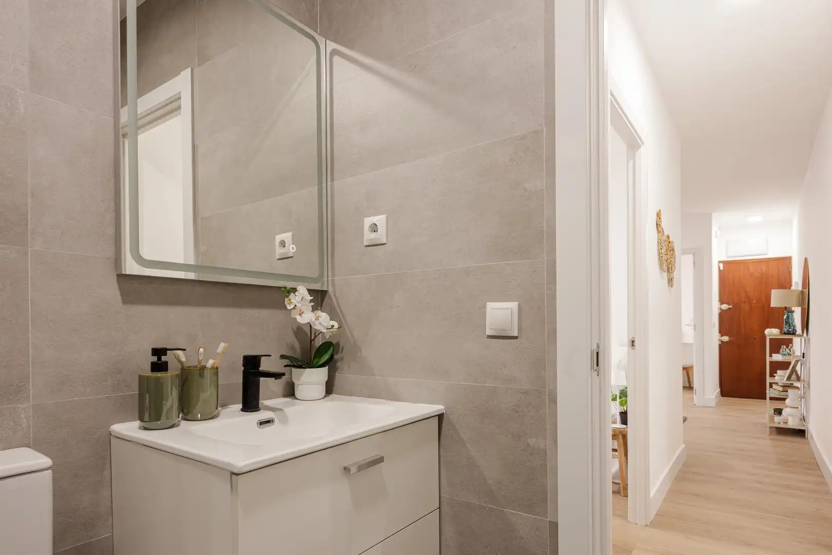 Bathroom of Flat for sale in Madrid