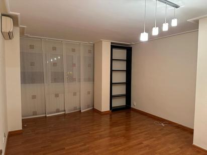 Living room of Flat for sale in Manresa  with Air Conditioner, Heating and Parquet flooring