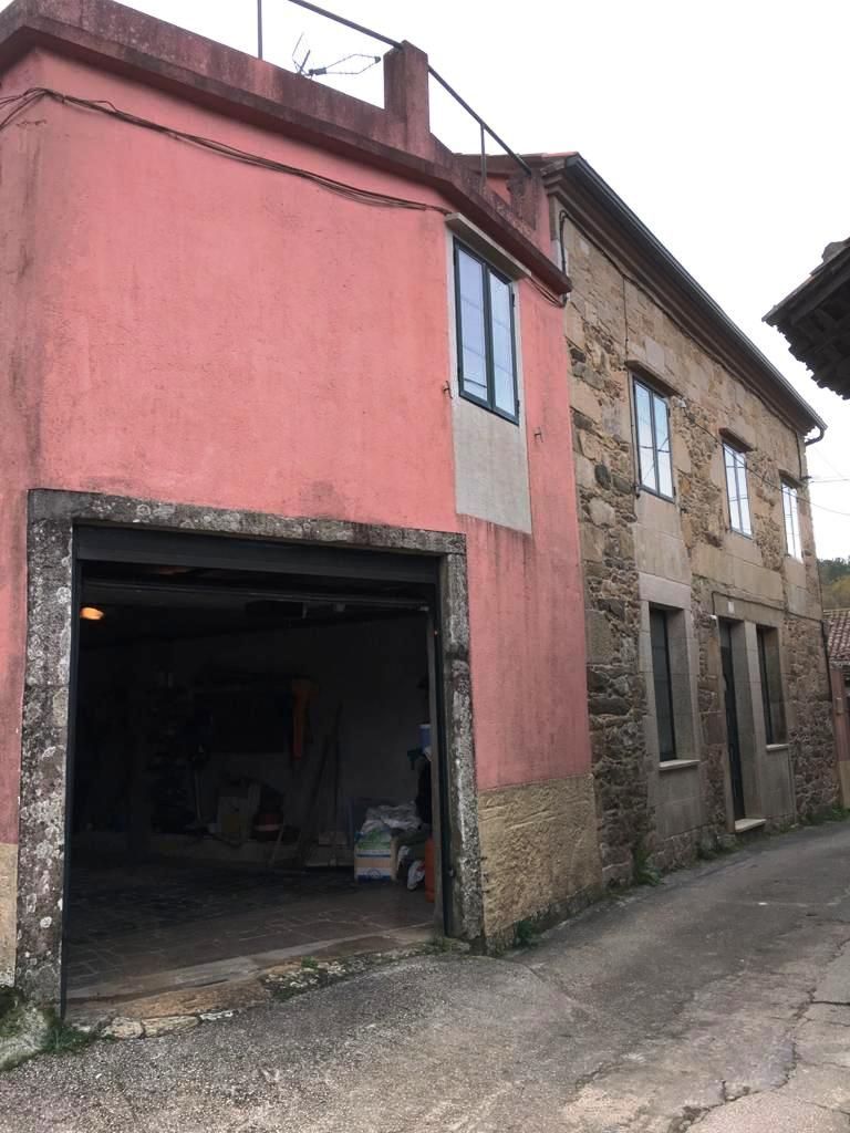 Vista exterior de Casa o xalet en venda en Noia amb Calefacció, Jardí privat i Terrassa