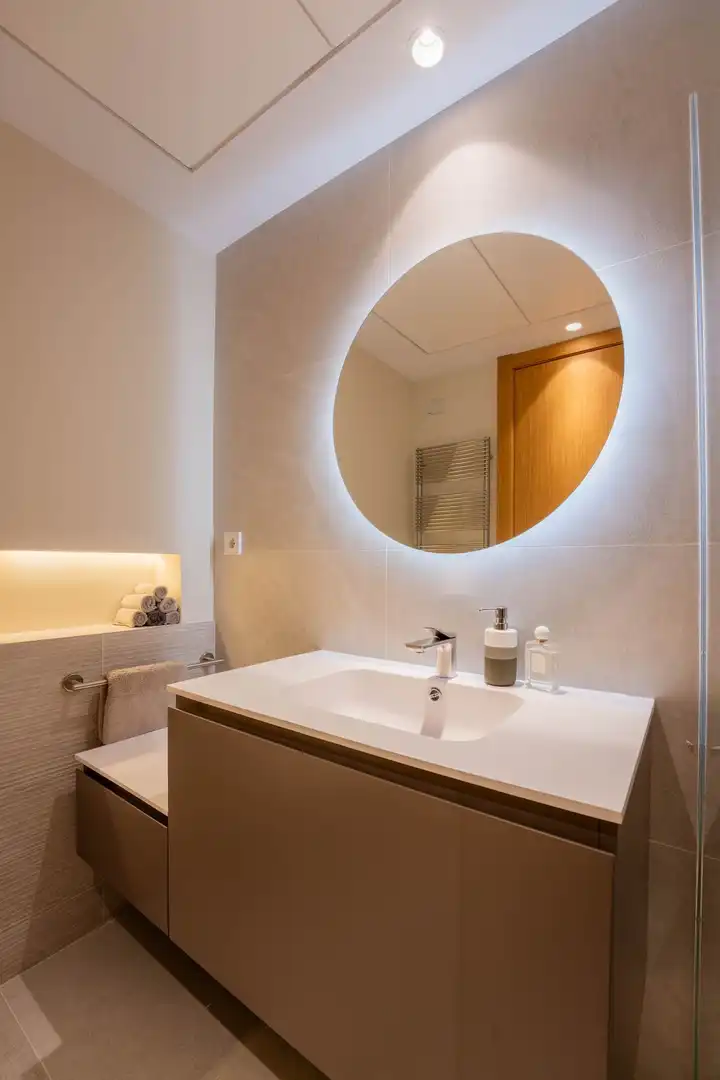 Badezimmer von Wohnung zum Verkauf in Benahavís mit Terrasse, Abstellraum und Möbliert