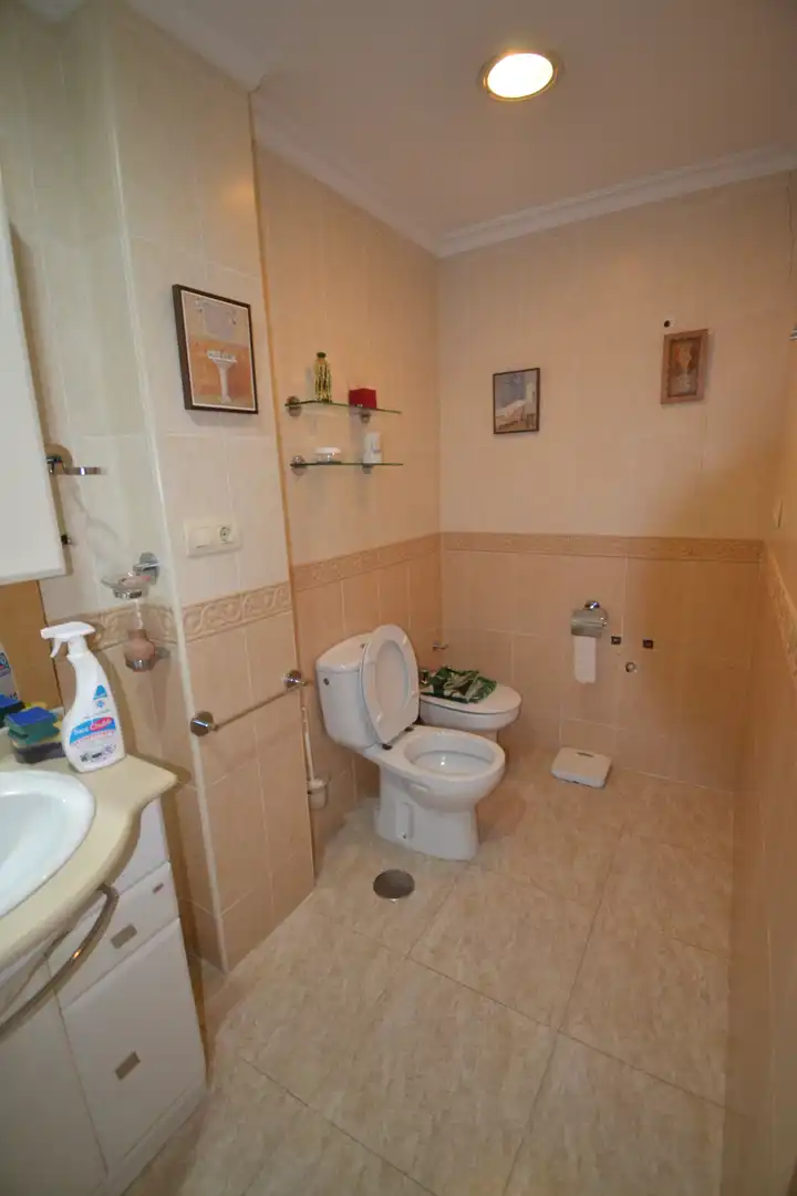 Baño de Casa adosada en venta en Malpartida de Plasencia con Calefacción, Terraza y Amueblado