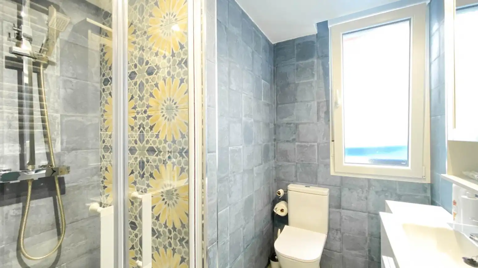 Baño de Piso de alquiler en Santander con Calefacción, Parquet y Amueblado