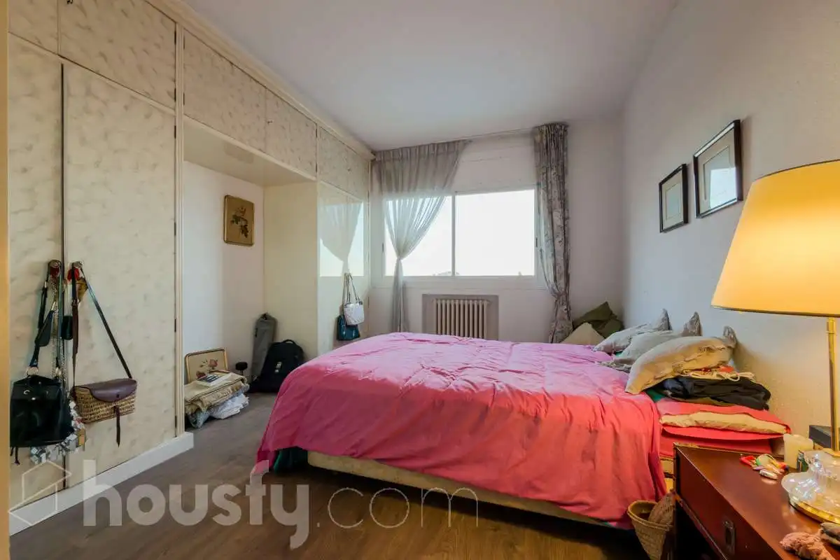 Dormitori de Casa o xalet en venda en Barcelona amb Aire condicionat, Calefacció i Jardí privat