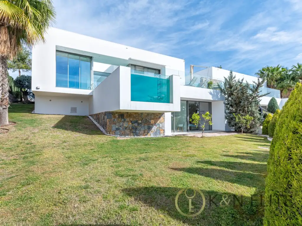 Vista exterior de Casa o xalet en venda en Orihuela amb Jardí privat i Piscina