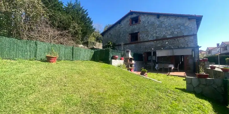 Jardí de Casa o xalet en venda en Entrambasaguas amb Jardí privat, Terrassa i Traster