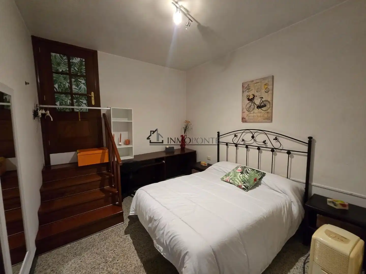 Dormitori de Casa o xalet en venda en Bueu amb Calefacció, Traster i Moblat