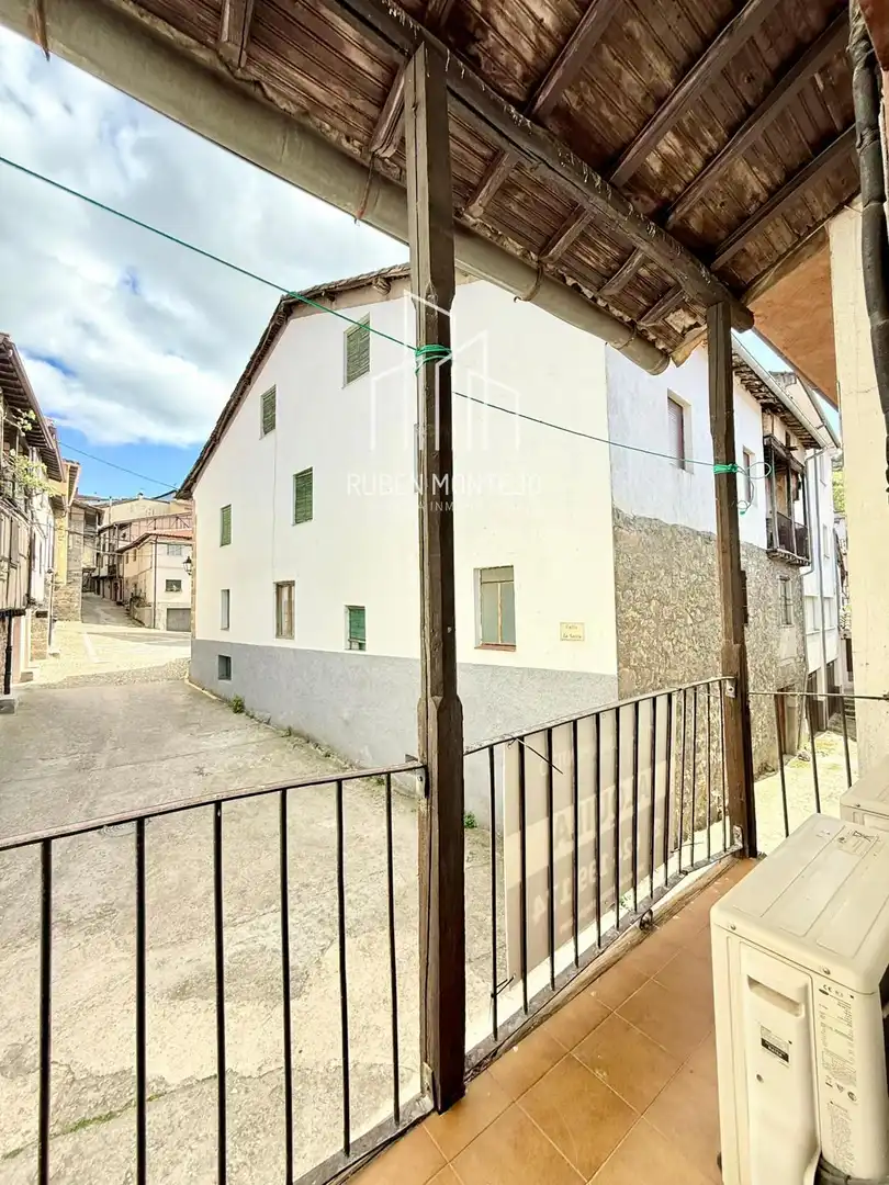 Vista exterior de Casa o xalet de lloguer en San Esteban de la Sierra amb Aire condicionat, Calefacció i Terrassa
