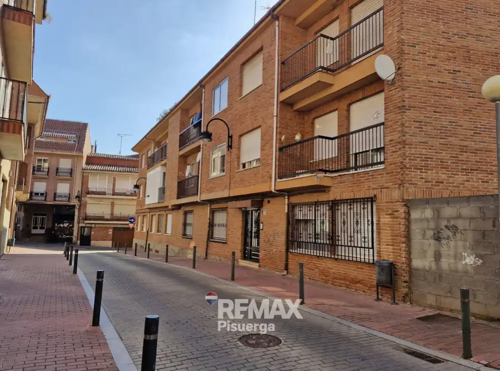 Vista exterior de Piso en venta en Benavente con Terraza y Balcón