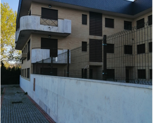 Exterior view of Flat for sale in Navalperal de Pinares  with Swimming Pool and Balcony