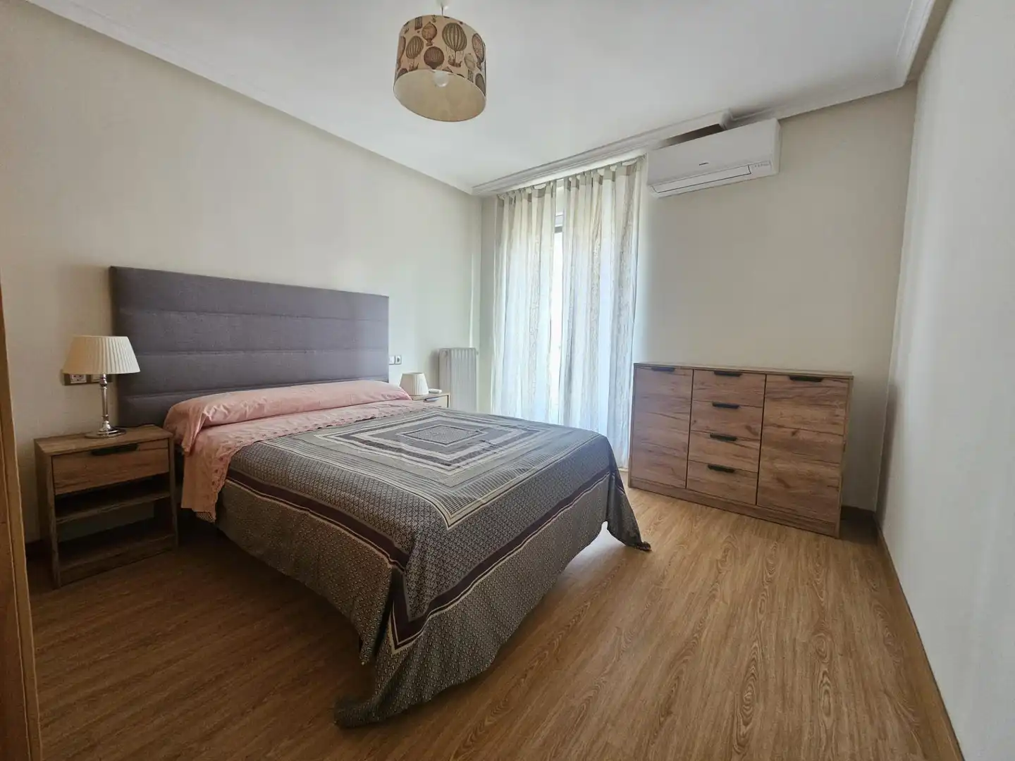 Schlafzimmer von Wohnung zur Miete in Salamanca mit Klimaanlage, Heizung und Abstellraum