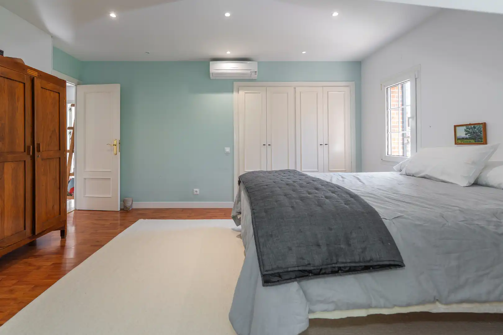 Bedroom of Houses for sale in Madrid  with Air Conditioner, Private garden and Swimming Pool