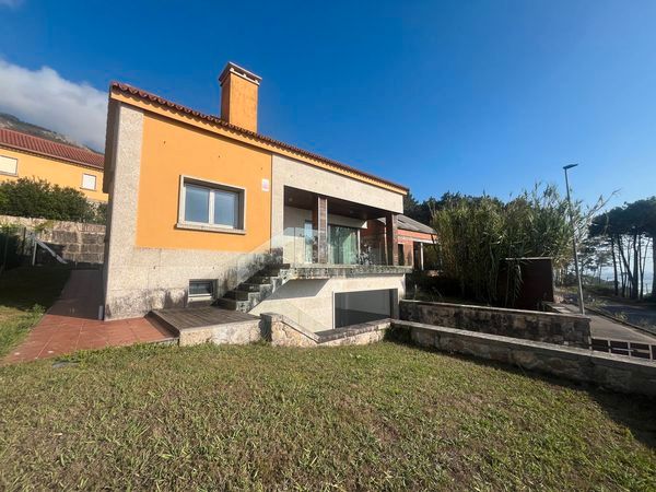 Vista exterior de Casa o chalet en venta en O Rosal   con Calefacción, Jardín privado y Terraza