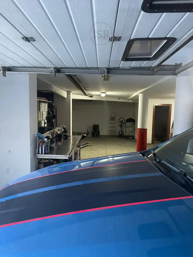 Aparcament de Casa o xalet en venda en Baza amb Aire condicionat, Calefacció i Jardí privat