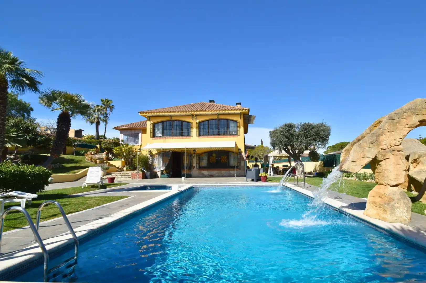Villa con terrazza in vendita a L'Aragai, imagen 2