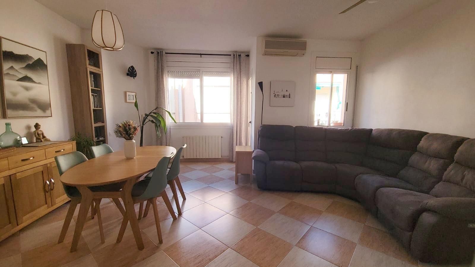 Sala d'estar de Pis en venda en L'Hospitalet de Llobregat amb Calefacció i Balcó