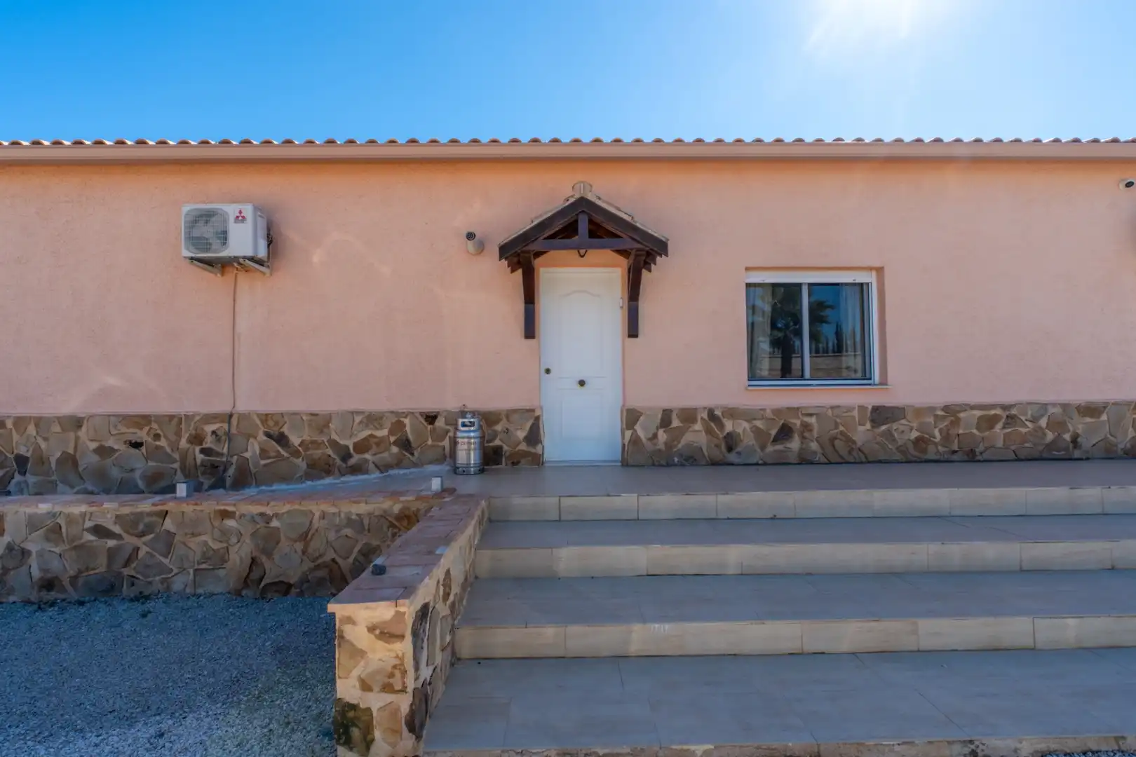 Vista exterior de Casa o xalet en venda en Albatera amb Aire condicionat, Calefacció i Jardí privat