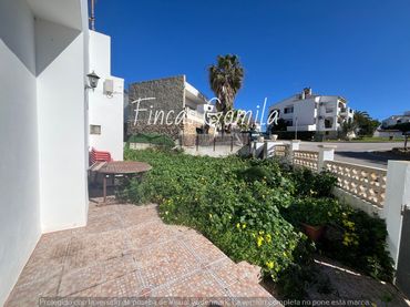 House with garden for sale in den xoroi