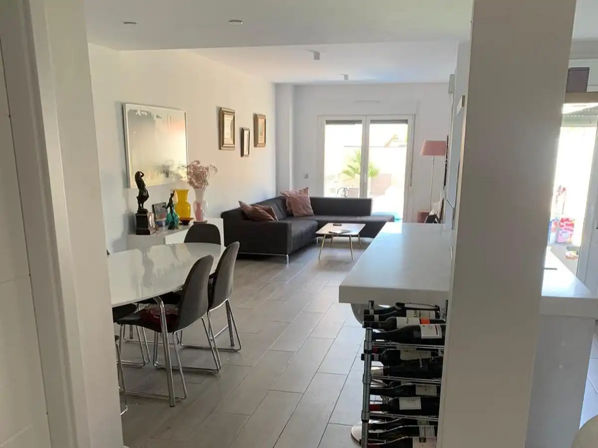 Sala d'estar de Casa adosada en venda en Móstoles amb Aire condicionat, Calefacció i Jardí privat