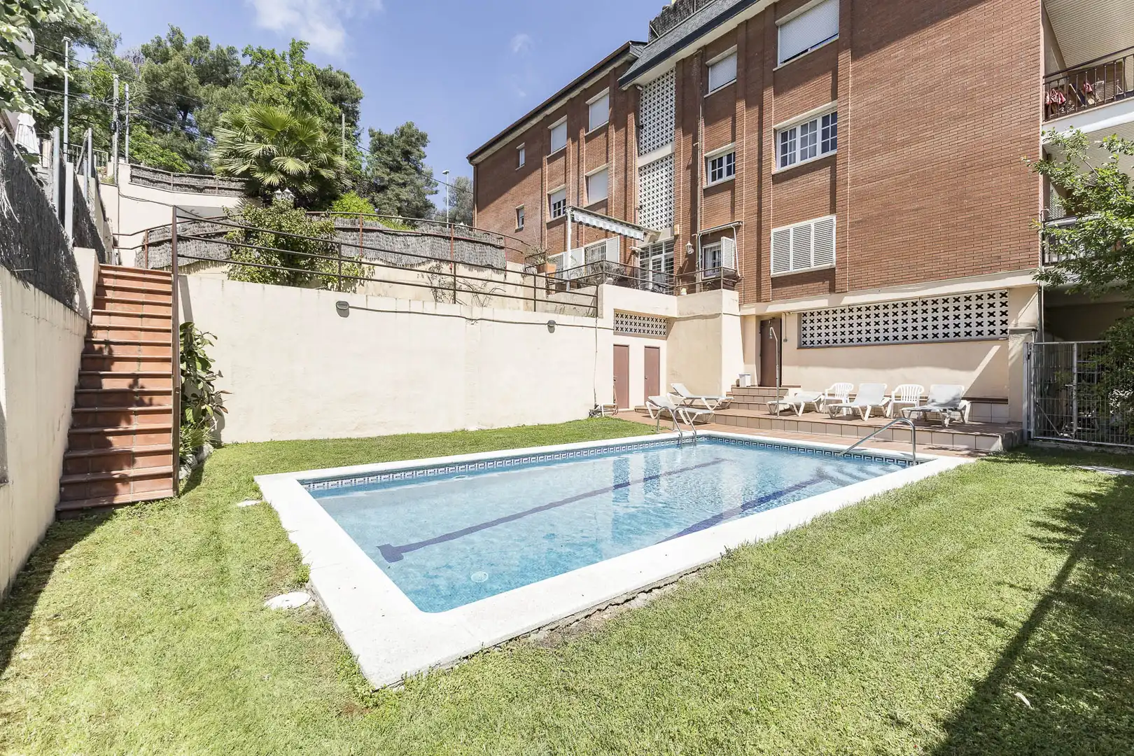 Piscina de Piso en venta en Barcelona con Calefacción, Jardín privado y Terraza