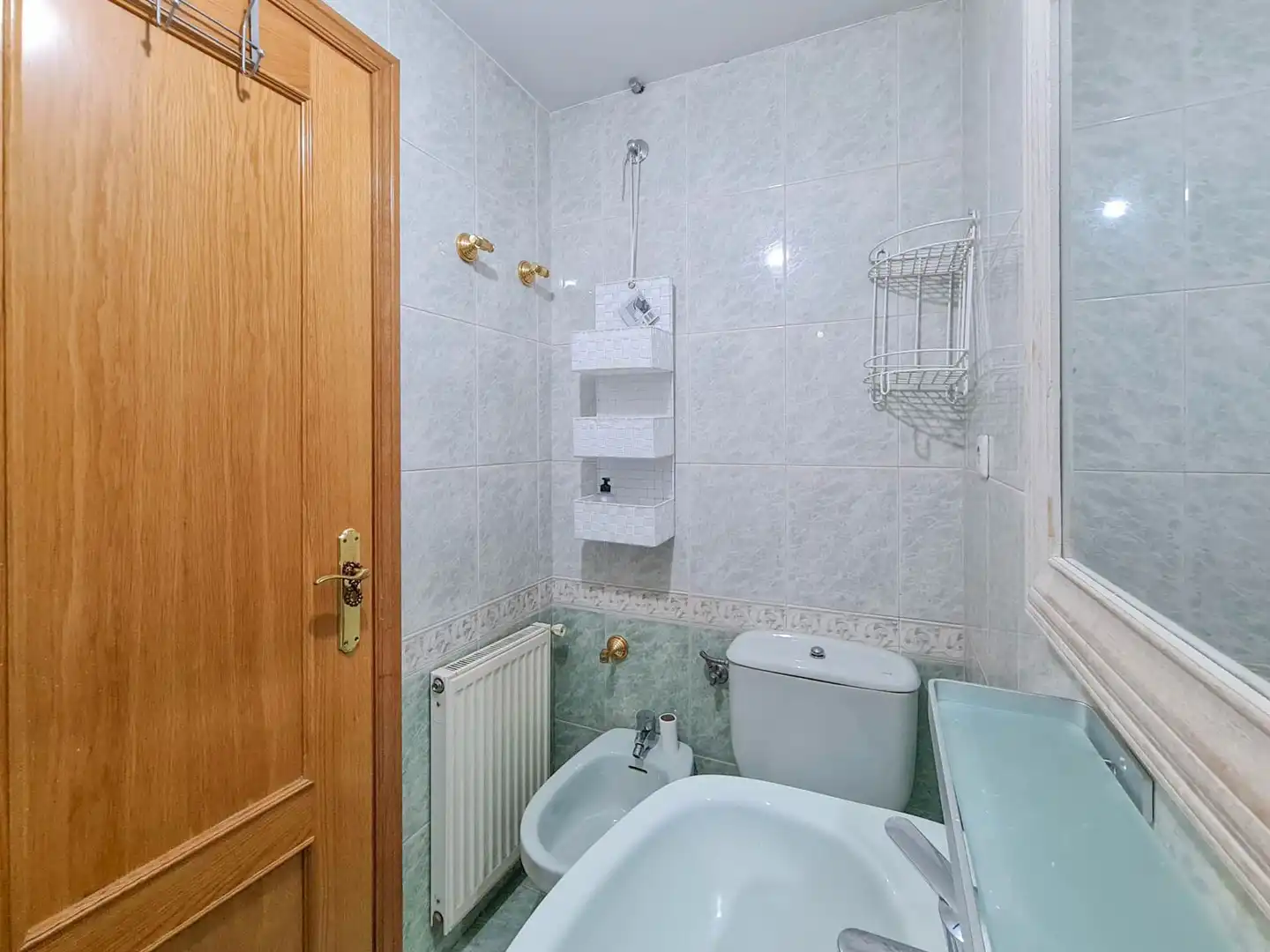 Bany de Apartament de lloguer en Madrid amb Calefacció, Parquet i Forn