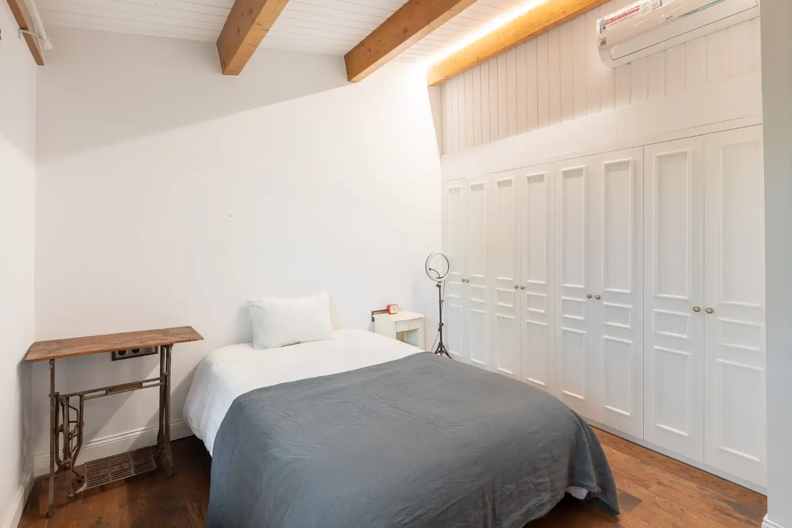 Habitación de Casa o chalet en venta en Barcelona con Aire acondicionado, Calefacción y Jardín privado