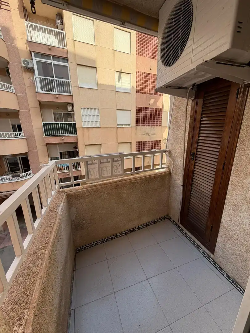 Terraza de Apartamento en venta en Torrevieja con Aire acondicionado y Amueblado