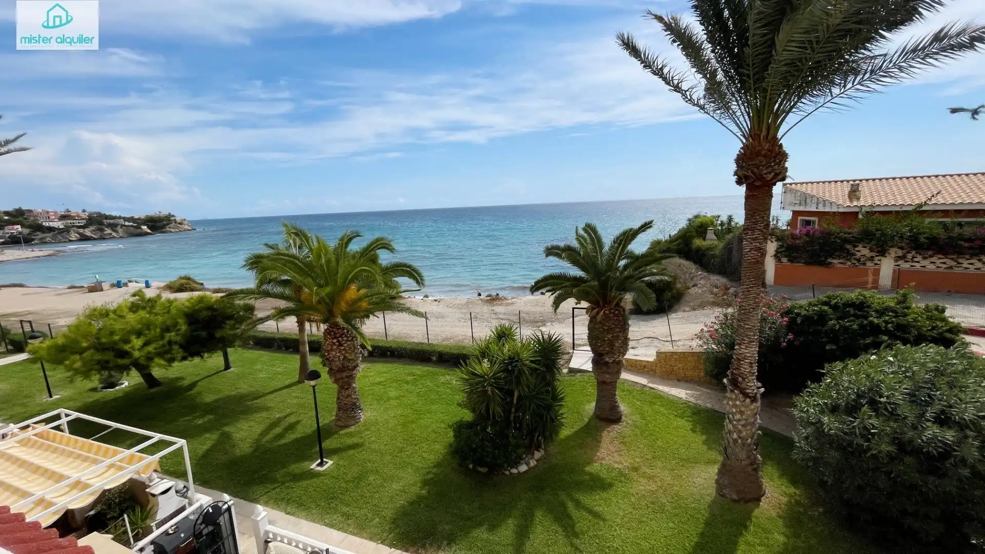 Vista exterior de Casa o chalet de alquiler en El Campello con Calefacción, Terraza y Amueblado