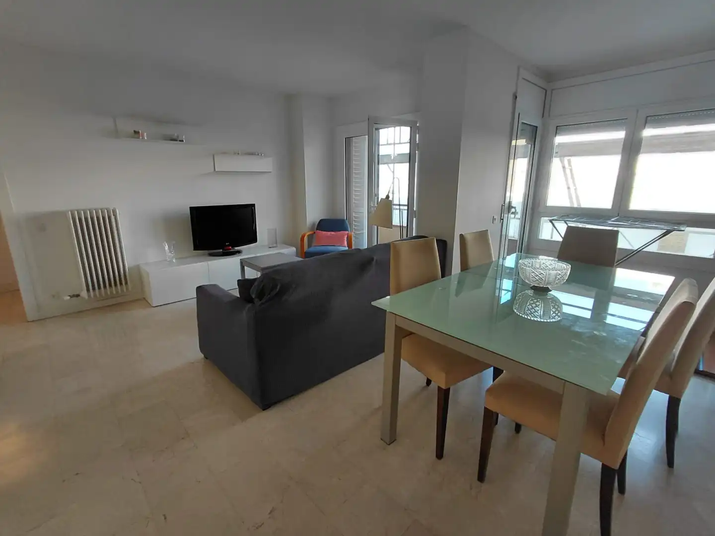 Living room of Flat for sale in Girona  with Heating, Terrace and Balcony
