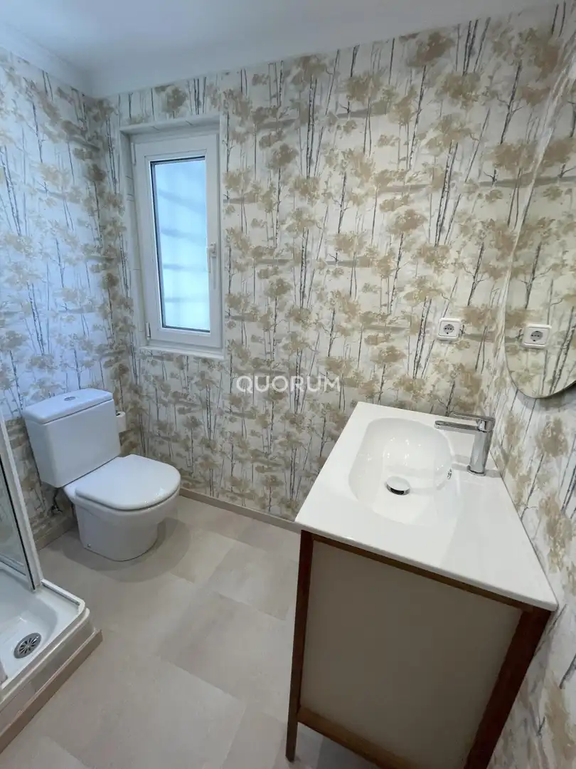 Bathroom of Flat for rent in Bilbao   with Heating, Terrace and Balcony