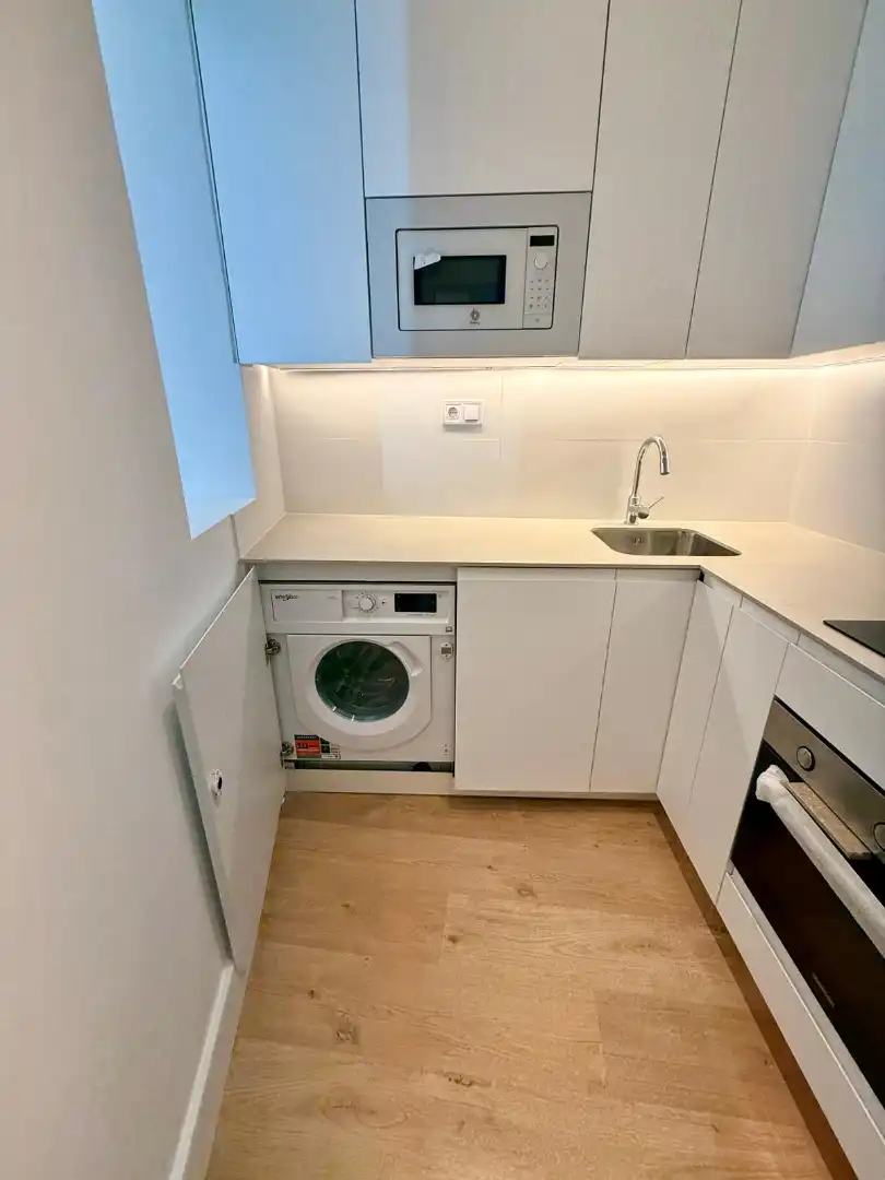 Cuina de Pis de lloguer en Madrid amb Aire condicionat, Calefacció i Traster