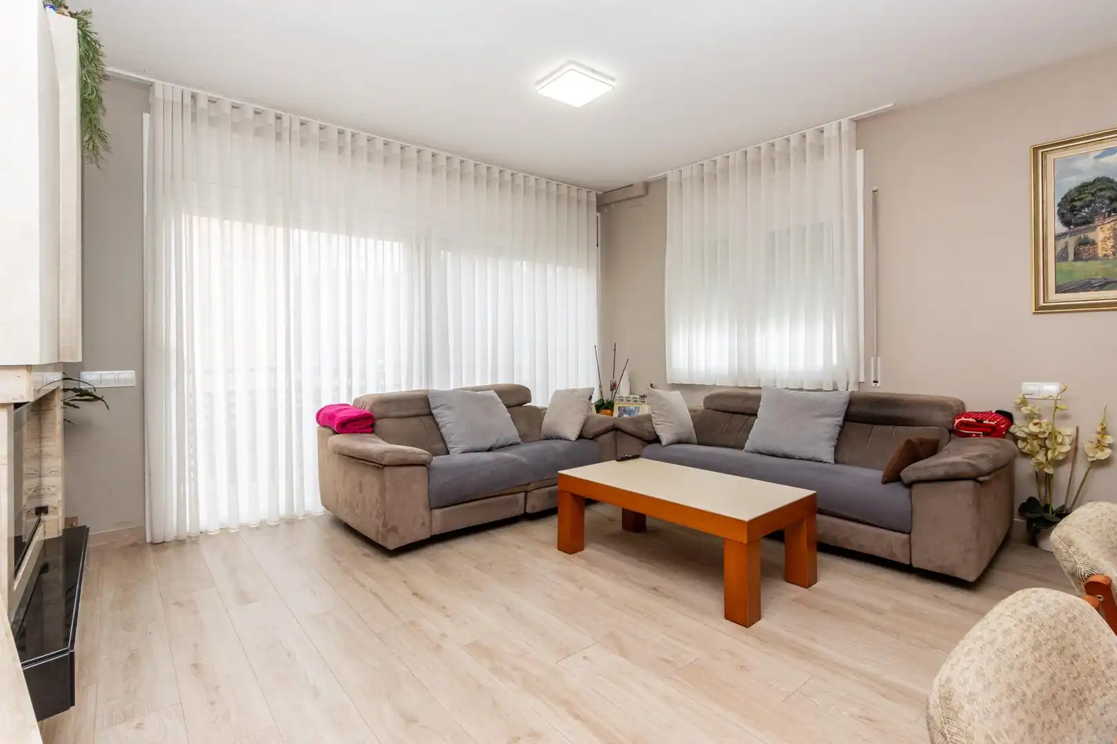 Sala de estar de Casa o chalet en venta en Castellar del Vallès con Aire acondicionado, Calefacción y Jardín privado