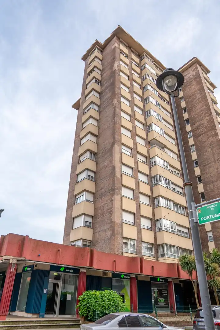 Vista exterior de Ático en venta en Avilés con Calefacción y Balcón
