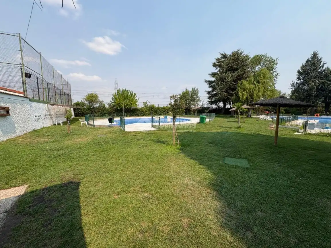Piscina de Piso en venta en Humanes de Madrid con Calefacción, Terraza y Piscina comunitaria