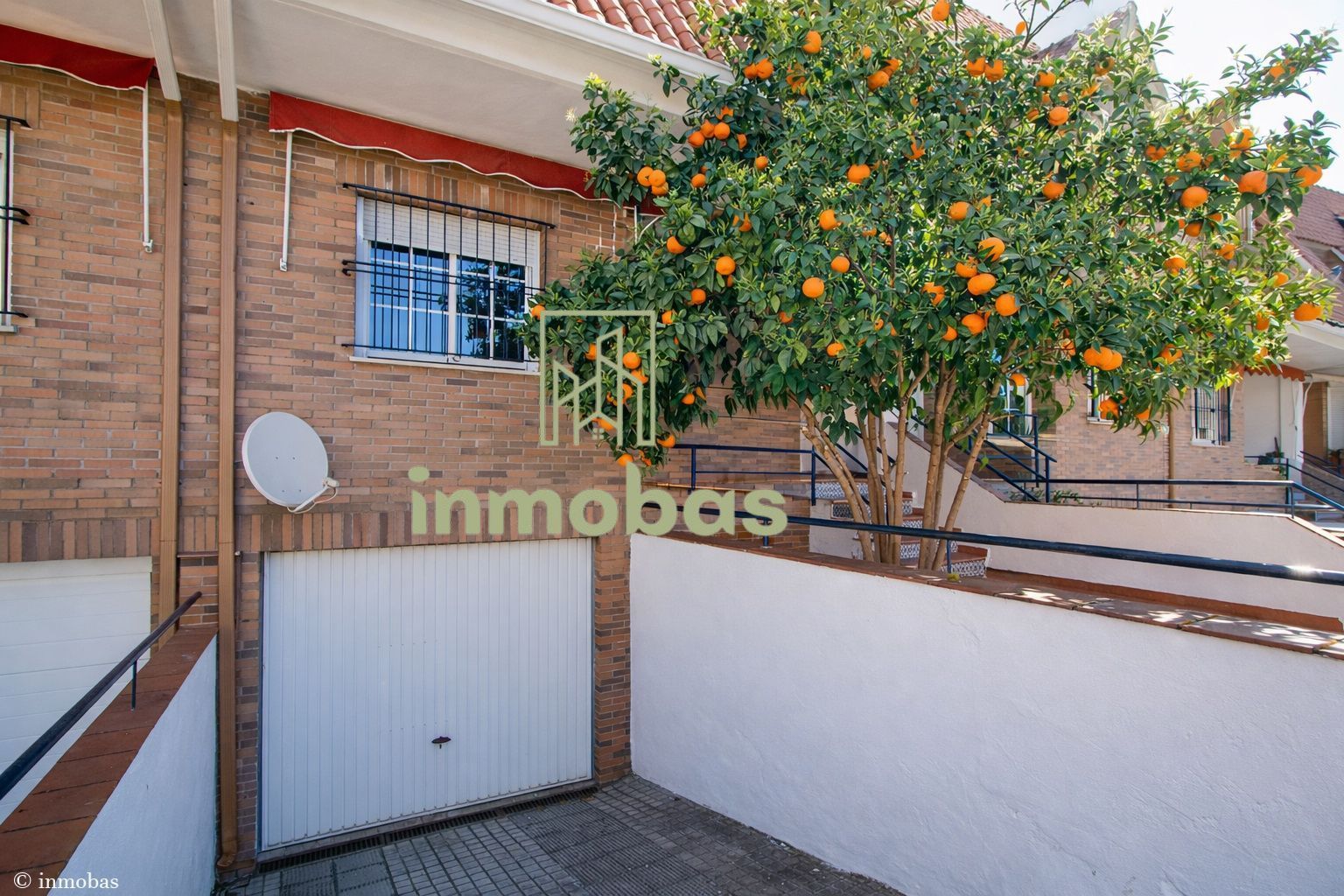 Vista exterior de Casa adosada en venda en Badajoz Capital amb Aire condicionat, Calefacció i Traster